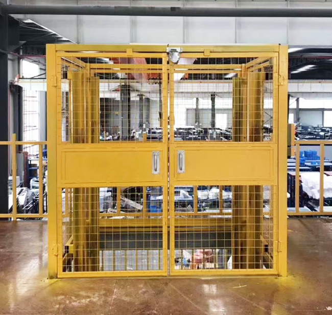 成都智能导轨式升降机亮相