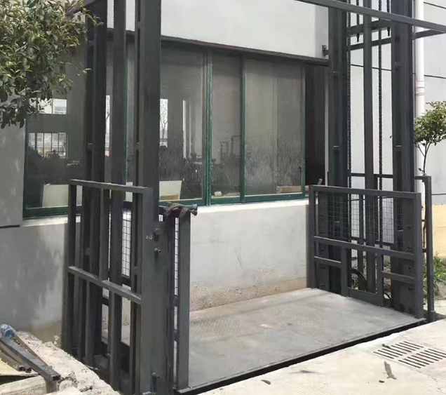 成都导轨式施工升降机助力民生工程提速增效